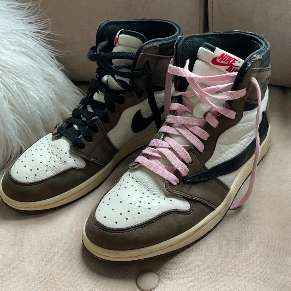 Travis Scott Jordan 1s